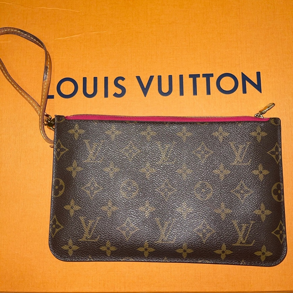 •AUTHENTIC LOUIS VUITTON WRISTLET•